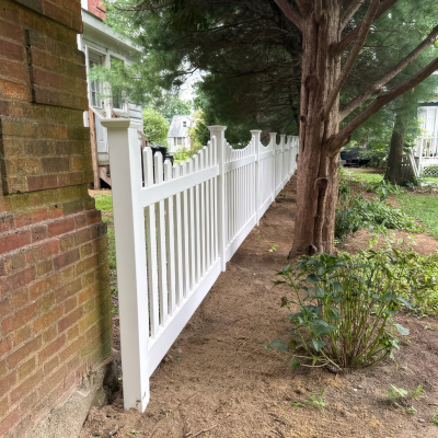 white-vinyl-fence-installation-in-merchantville-nj-in-post