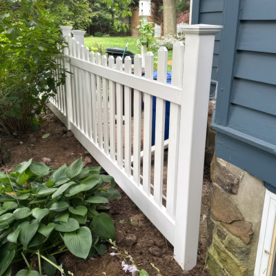 white-vinyl-fence-installation-in-merchantville-nj-in-post4