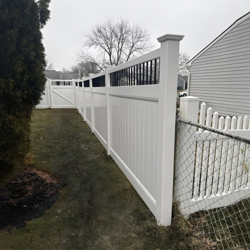 Vinyl-Privacy-Fence-Installation-in-Evesham-NJ-1