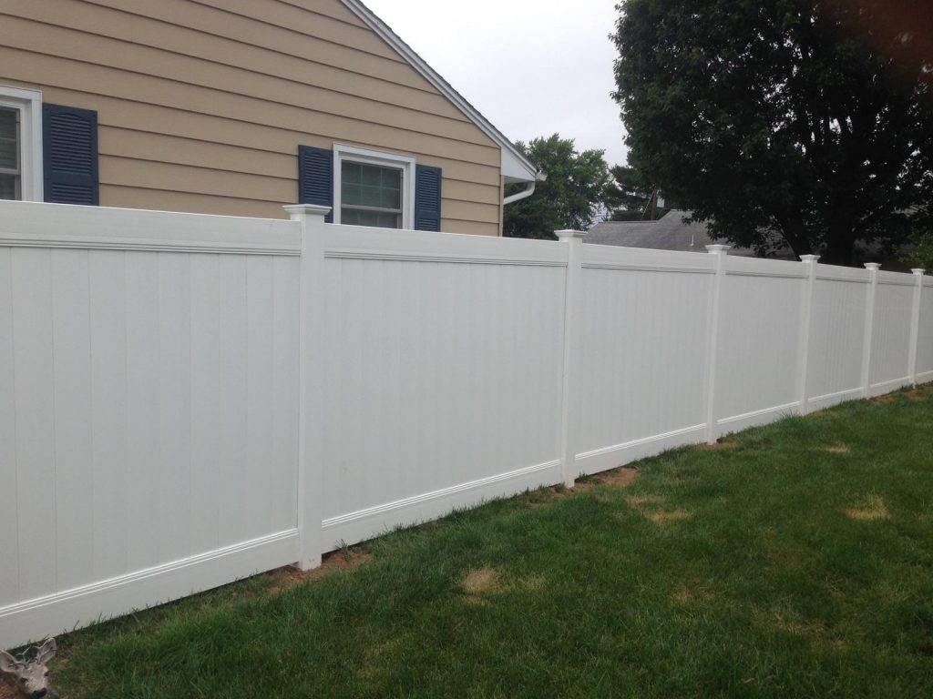 white vinyl privacy fence installation in South New Jersey